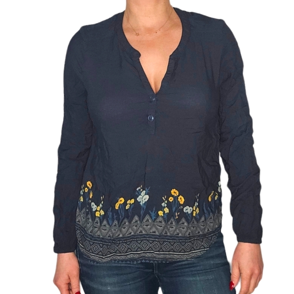 Aventura Long Sleeve Floral Hem Button V-NECK Blouse Size Medium Dark Blue